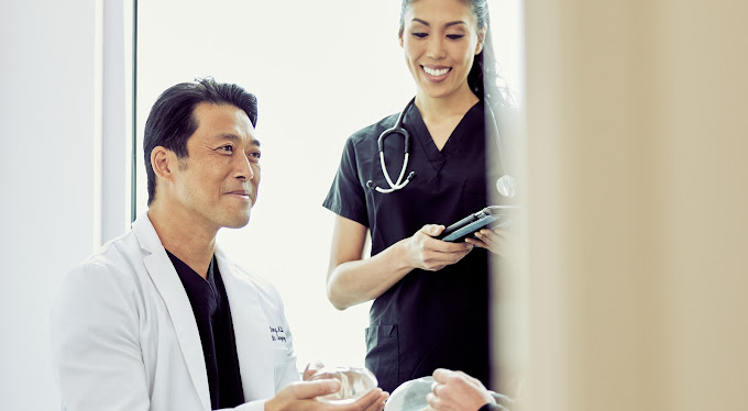 フェイスリフト手術前の検診と打ち合わせ